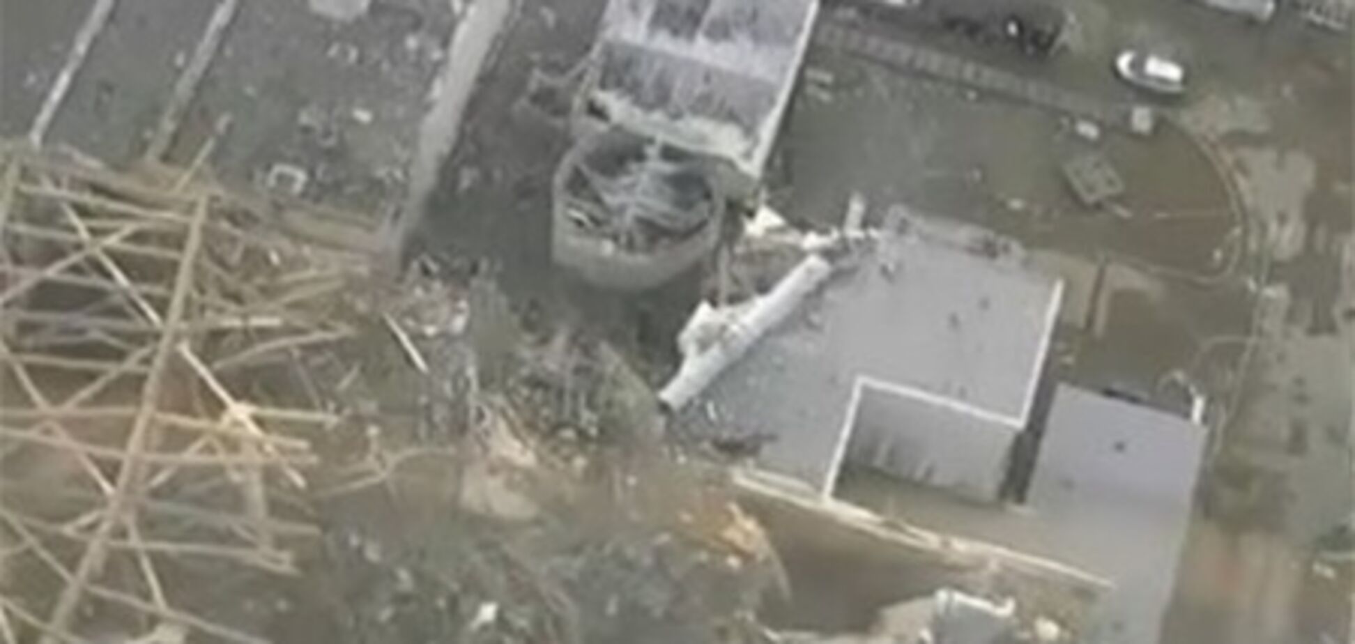 Опубликованы уникальные кадры с вертолета над 'Фукусимой'. Видео