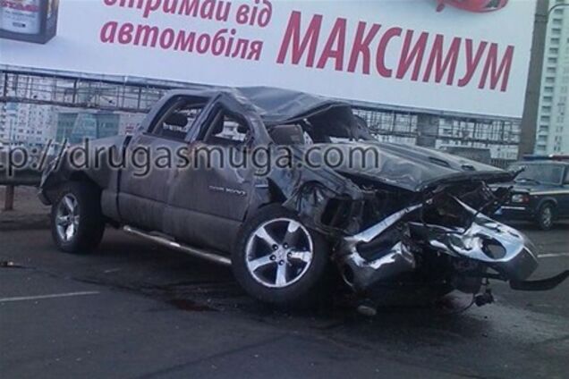 В Киеве работники СТО разбили пикап Dodge - один человек погиб
