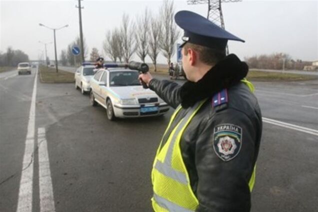 Виктора Януковича возмутила стоимость платных услуг ГАИ