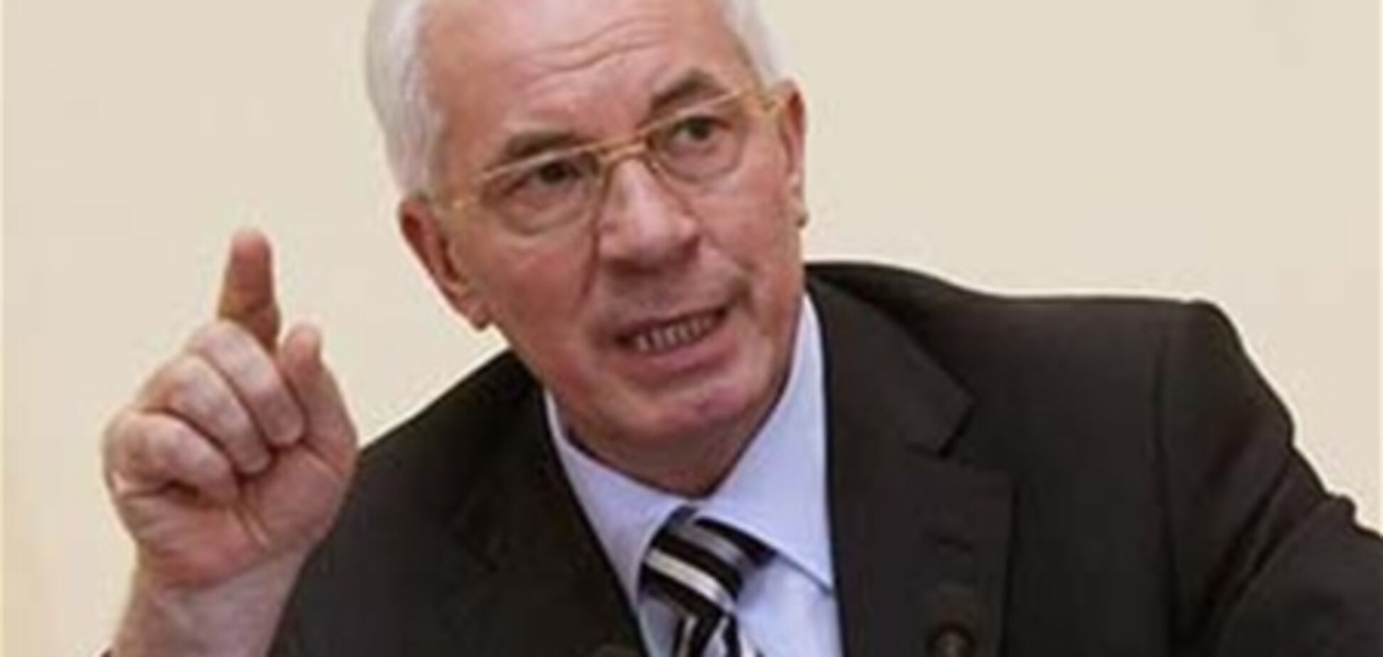 Азаров – Табачнику: 'Бери шинель, иди домой'