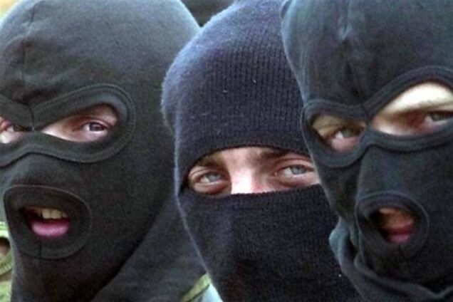В центре Киева неизвестные в масках украли у мужчины миллион гривен