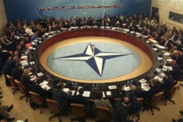 НАТО прийняло на себе командування операцією в Лівії