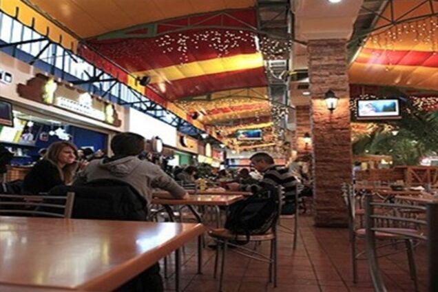 Украинские фастфуды превращаются в 'наливайки'