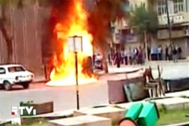 Демонстранты в Сирии подожгли здание правящей партии
