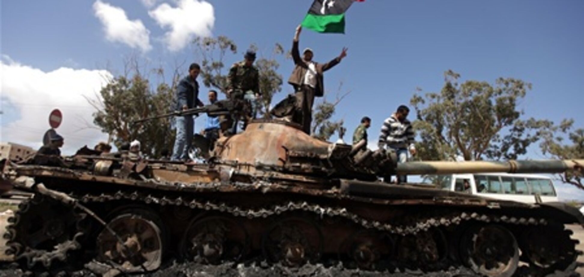 Ливийские повстанцы поблагодарили Францию за помощь и попросили больше не вмешиваться 