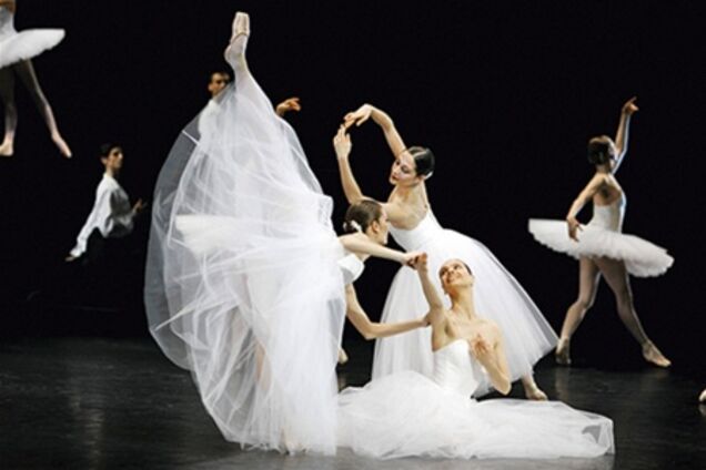 Донецьк. Людмила Янукович підтримала балет