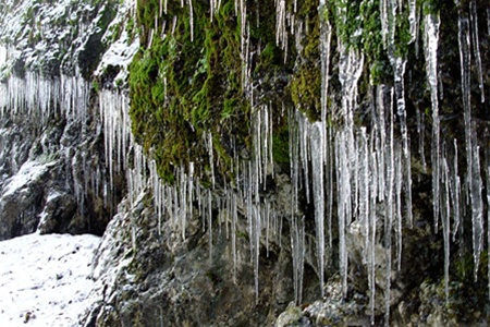 В ледяном водопаде Крыма погиб инструктор