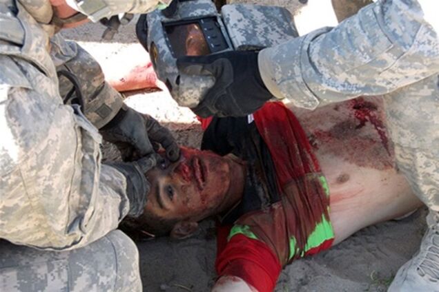 Військові США гордо позують на тлі мертвих афганців. Із слабкими нервами не дивитися