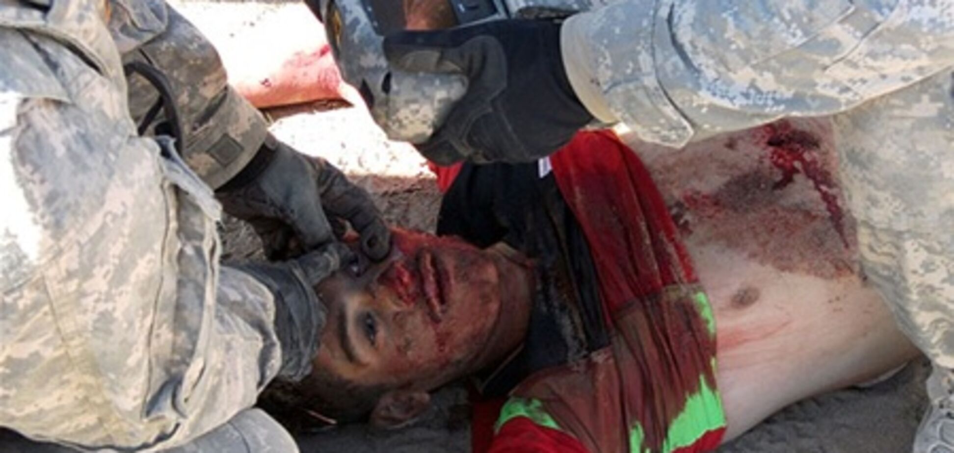 Военные США гордо позируют на фоне мертвых афганцев. Слабонервным не смотреть