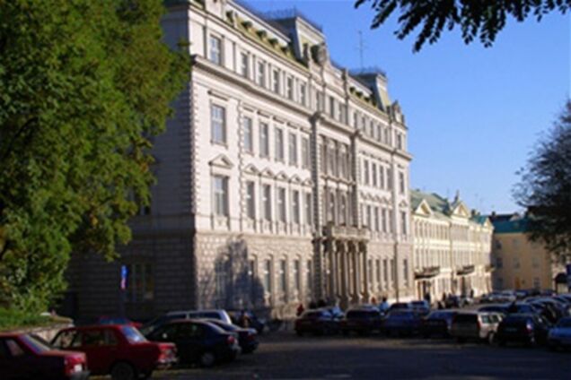 Во Львовском облсовете подрались 'урод' и 'больной человек'