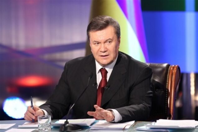 Янукович отменил обязательную голографическую защиту документов