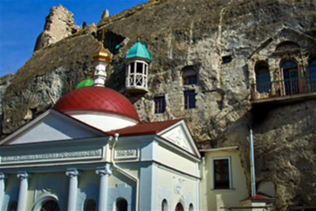 Свято-Клементьевскій монастир - обитель в скелі