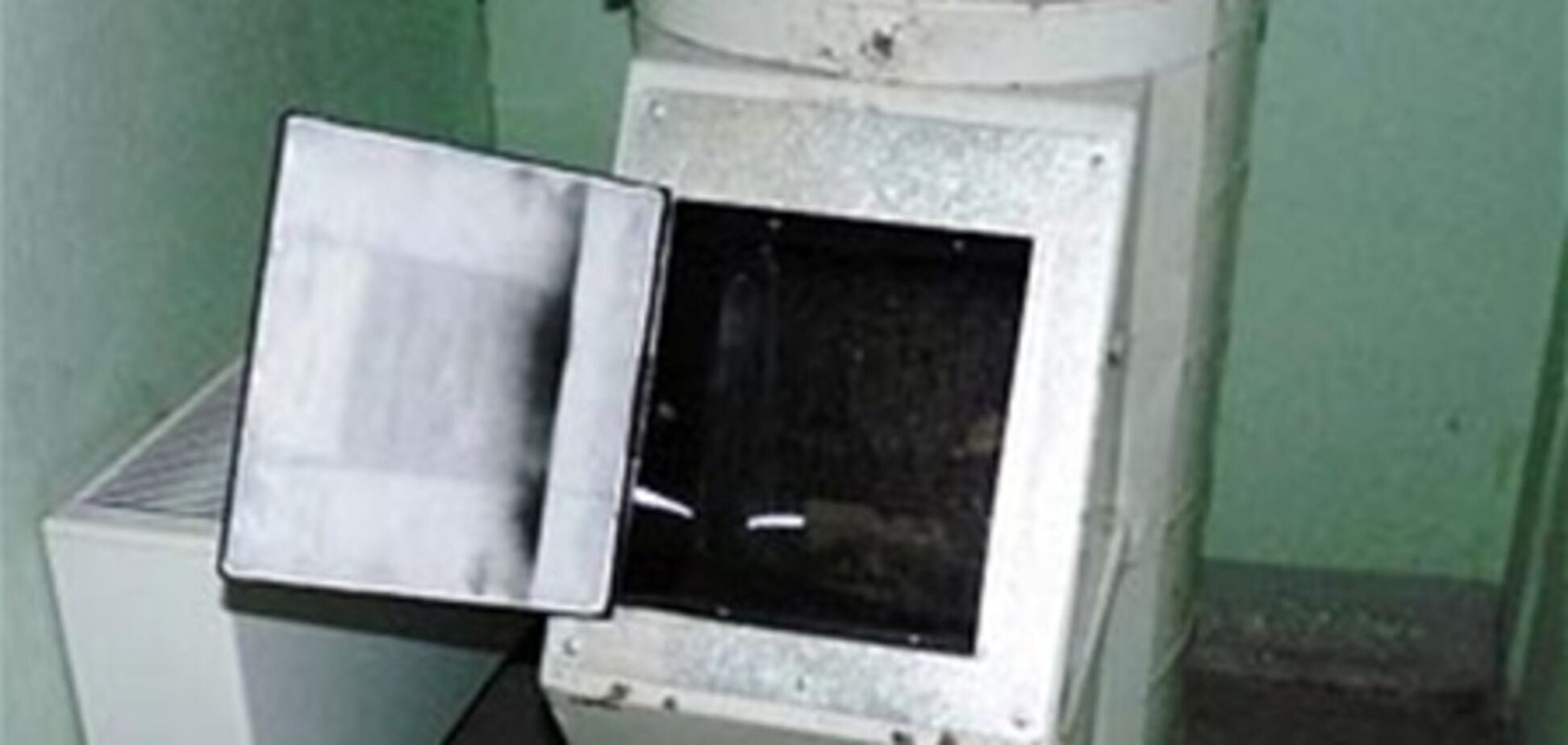 П'яна бабуся спустила дворічного внука в сміттєпровід на шостому поверсі