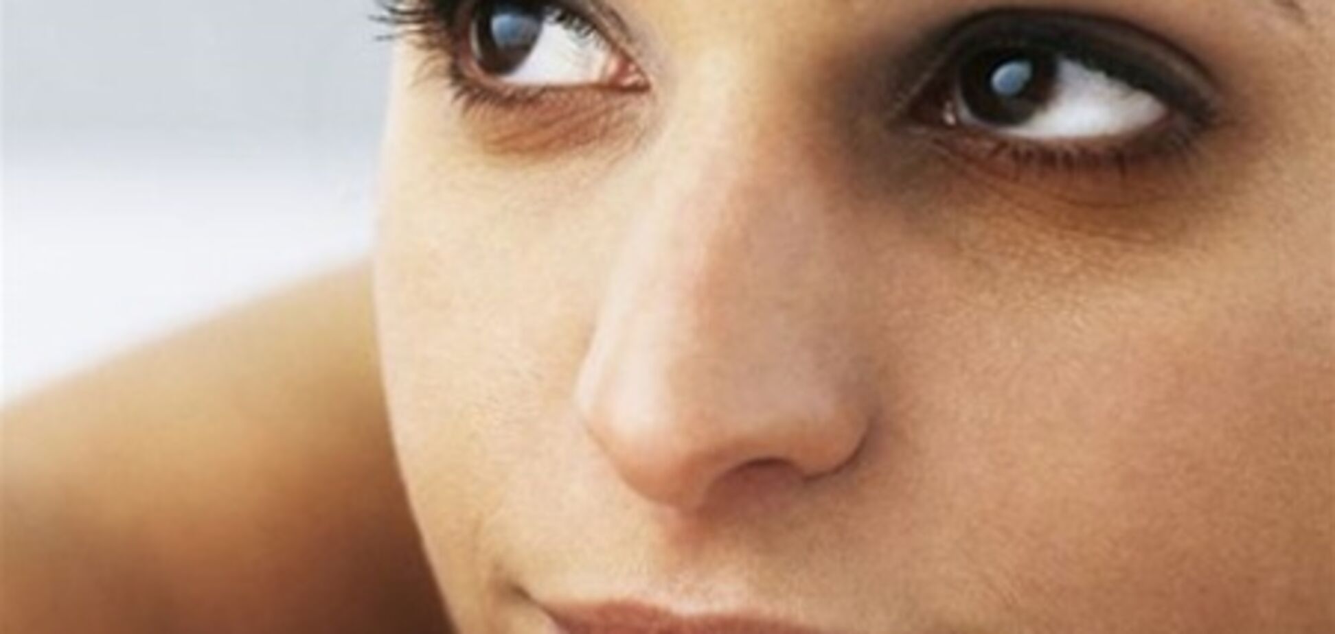 Синці під очима? Можливі глисти