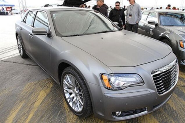 Chrysler представил три концепта - кабриолет 200, седан 300С и минивэн Town & Country