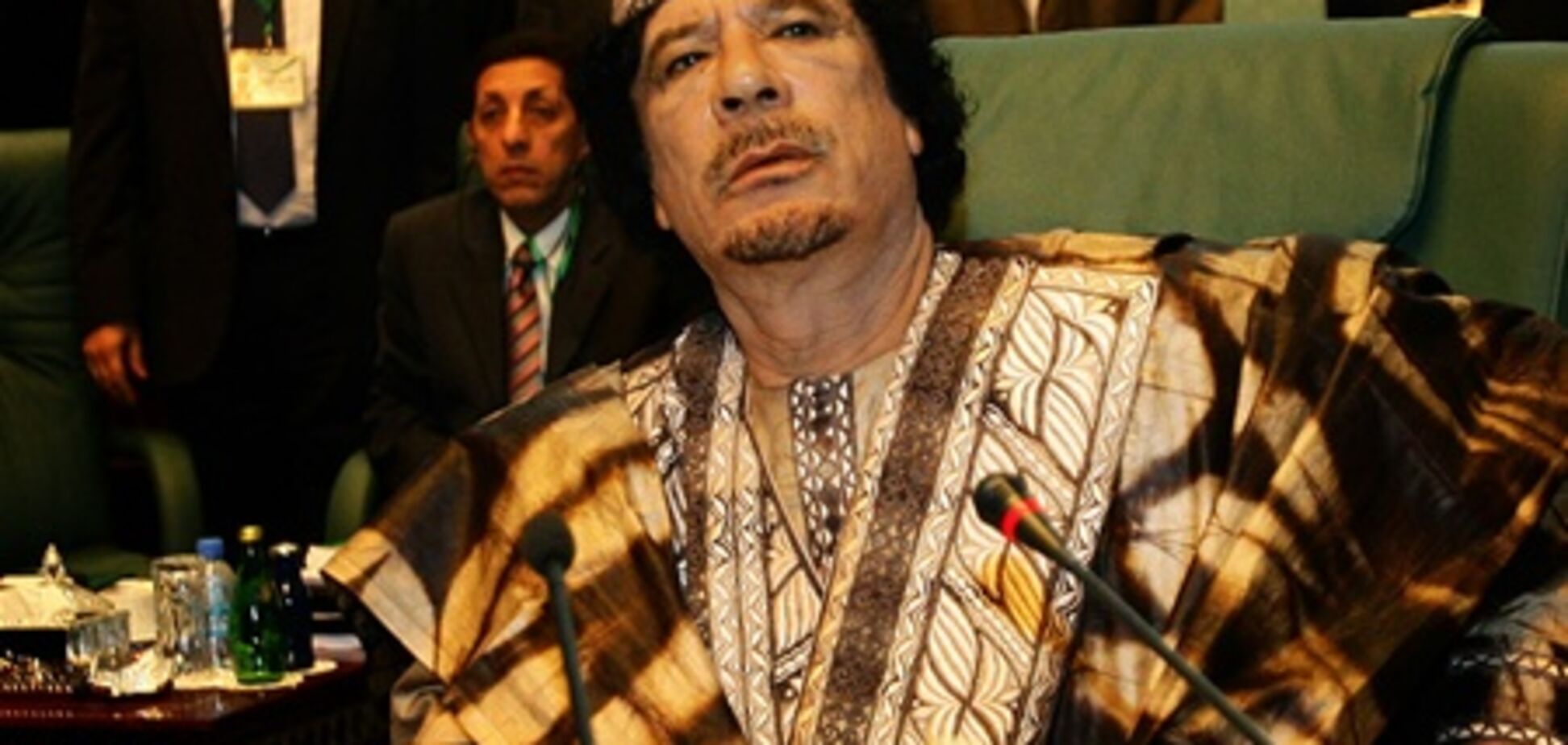 Каддафи отказался уезжать