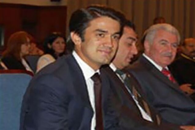 Син президента Таджикистану складе з себе повноваження депутата