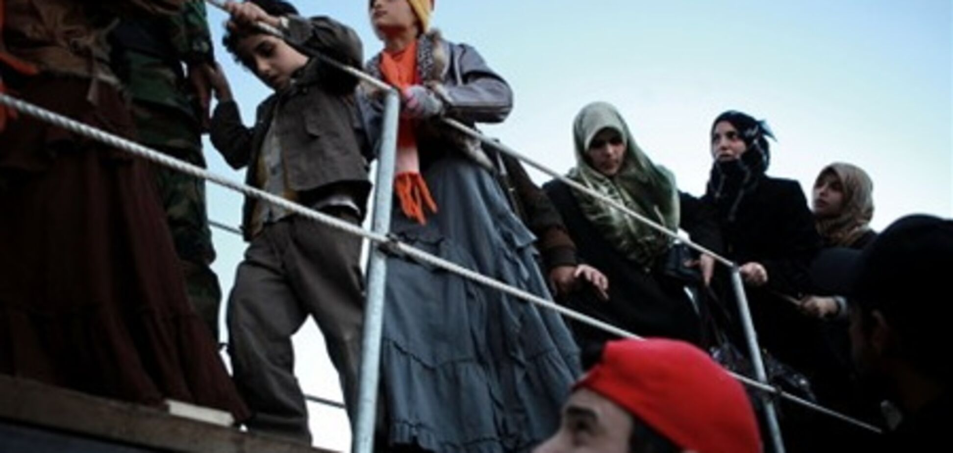 Сторонники Каддафи препятствуют тысячам беженцев перейти в Тунис