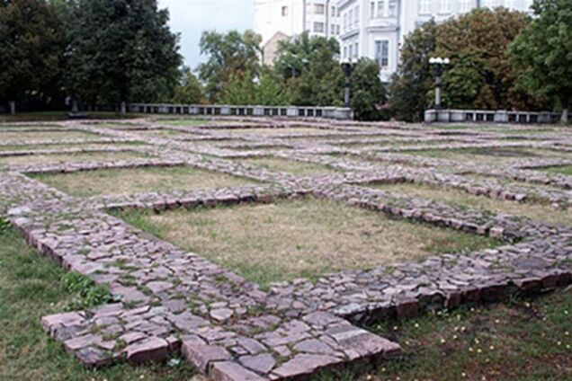 На месте Десятинной церкви строительства не будет - Целовальник