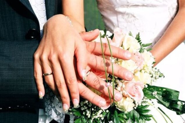 Українці заперечують шлюбний контракт 