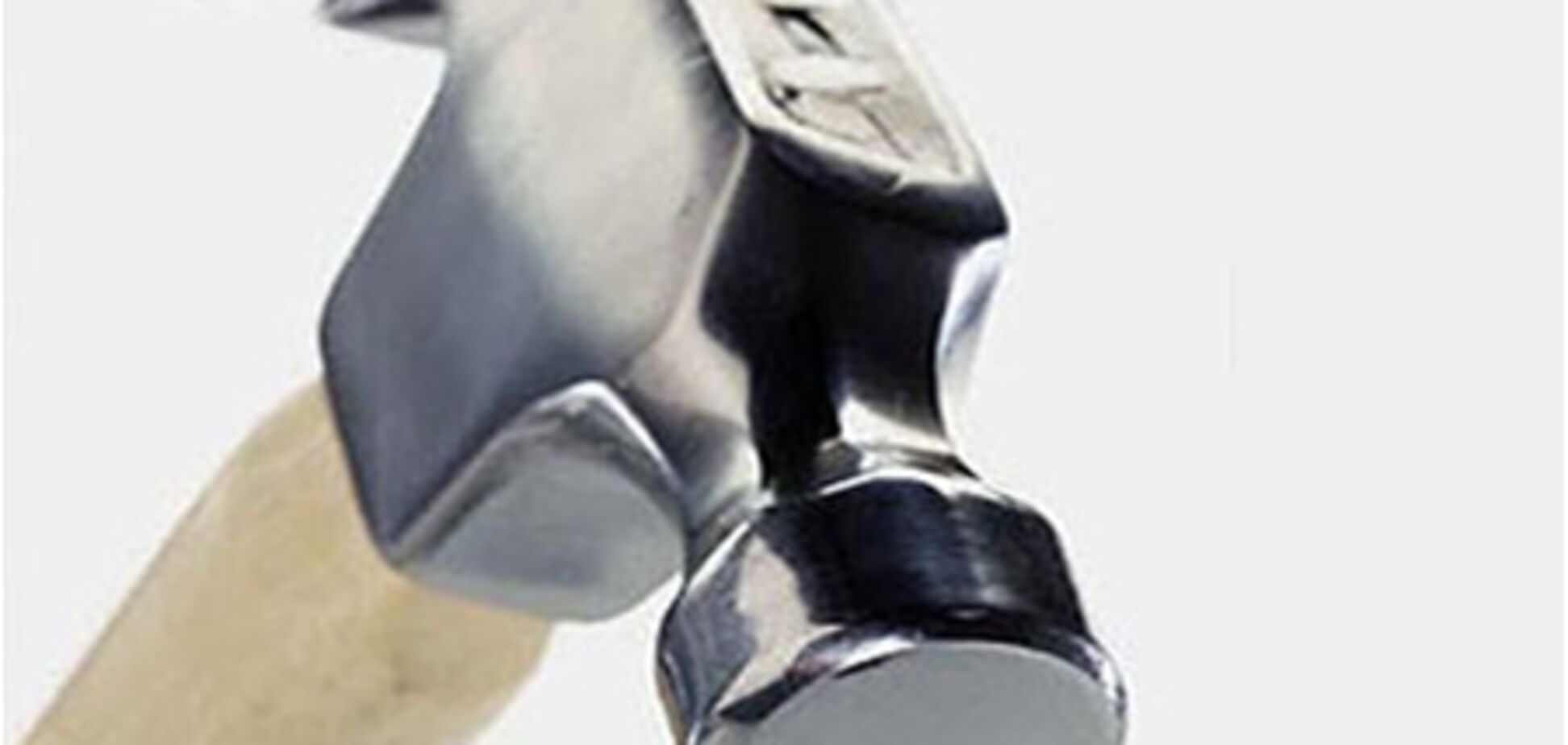 Бандит с молотком украл в банке пачку чипсов