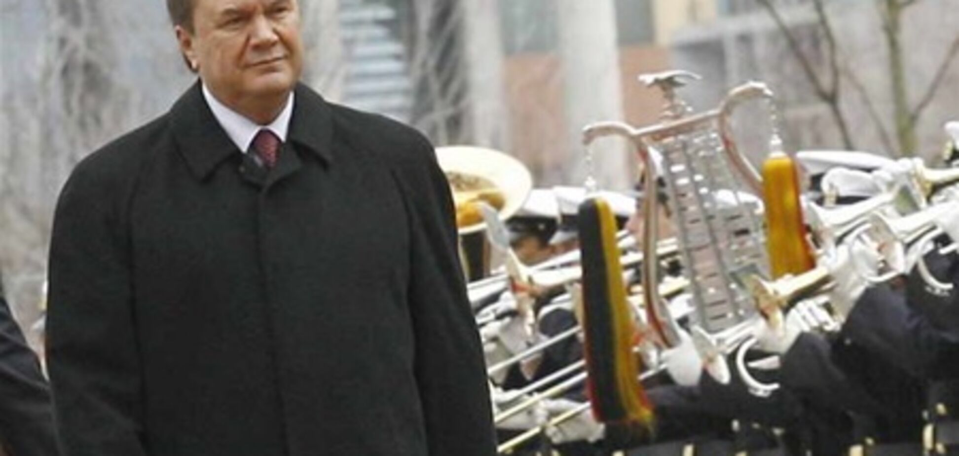 Виктор Янукович поздравил женщин с 8 марта