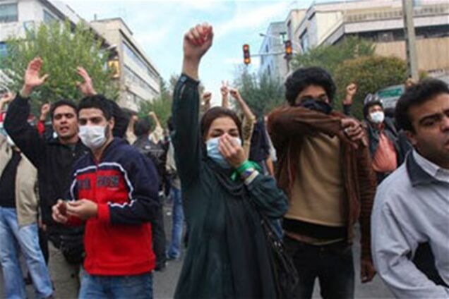 Демонстрантів у Тегерані розігнали сльозогінним газом