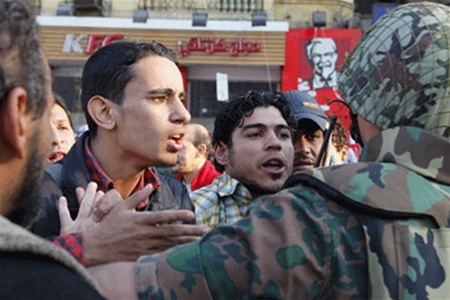 На площади Тахрир в Каире возобновились беспорядки