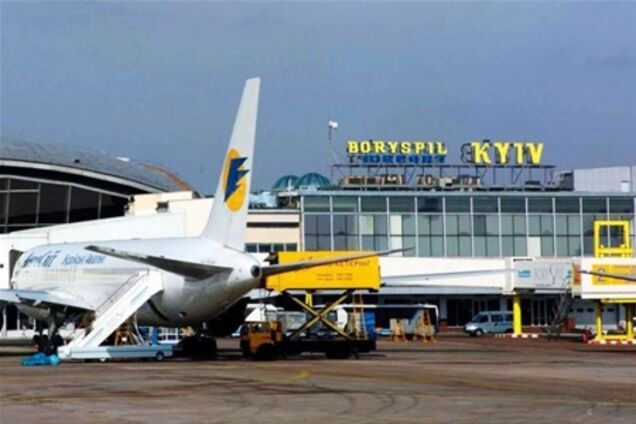 В Борисполе приземлился дымящийся самолет
