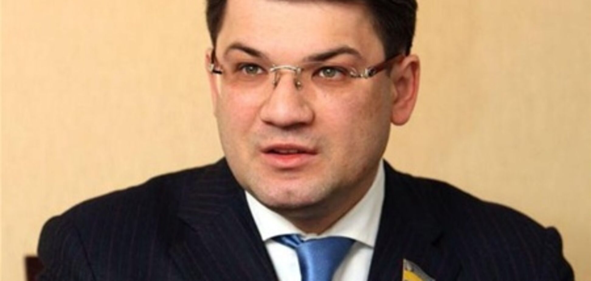 Довгий объявил войну Януковичу?