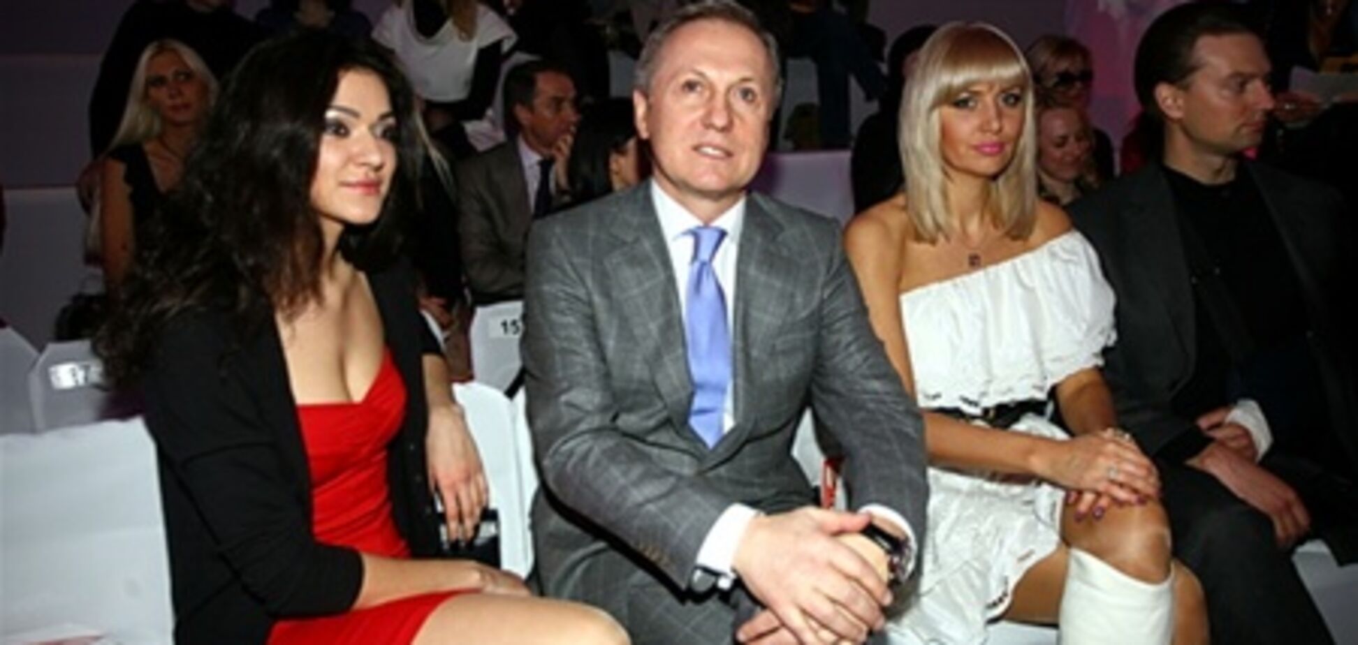 Виталий Журавский с девушкой в красном