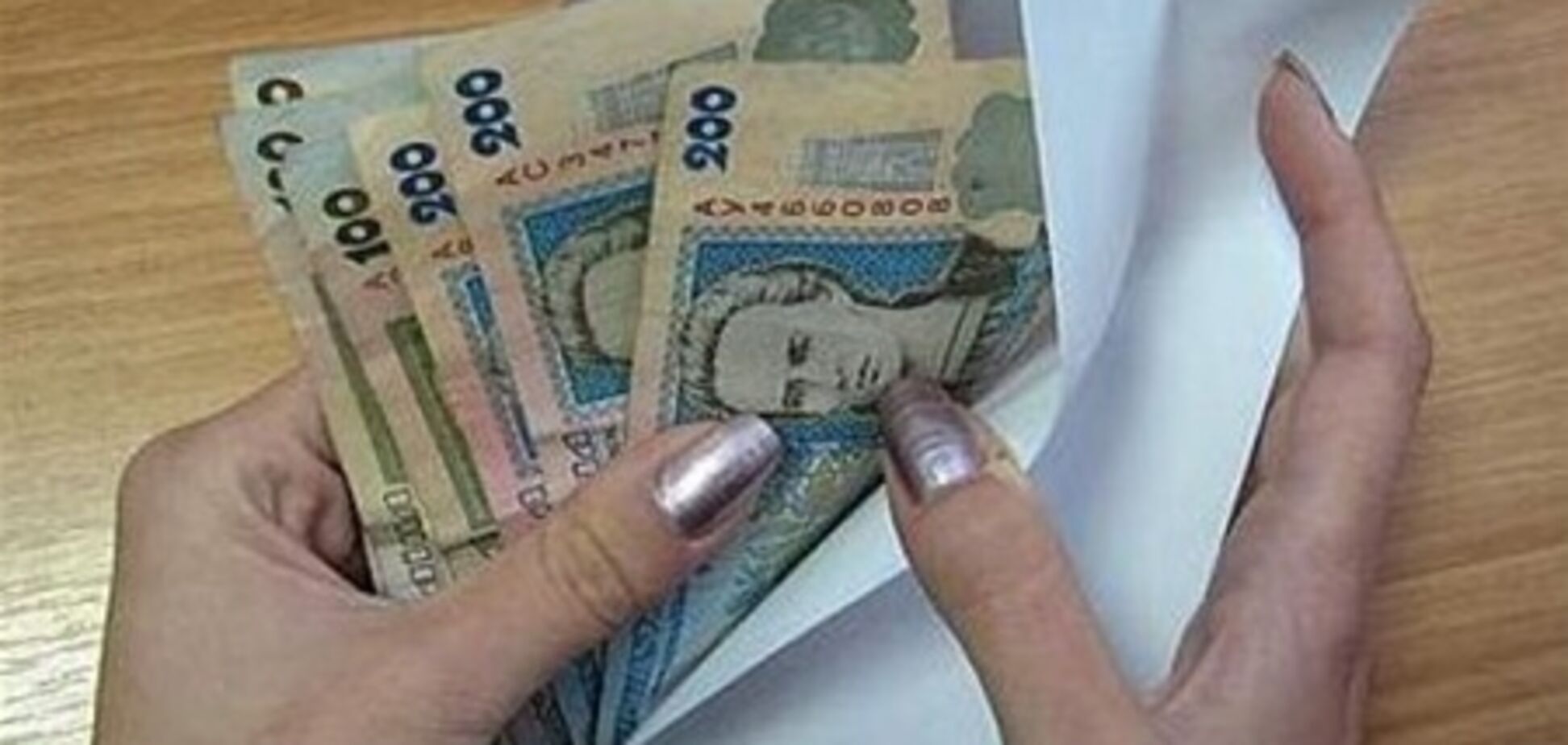 На російському кордоні вилучено конверт з радіоактивними грошима