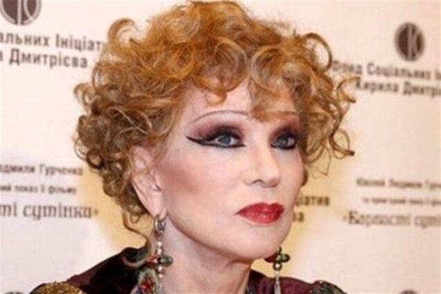 Канделаки: к дому Людмилы Гурченко несут и несут цветы