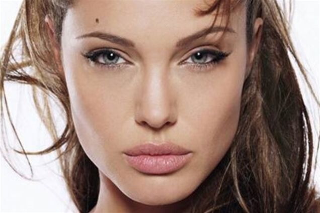 Анджелина Джоли приезжает в Украину