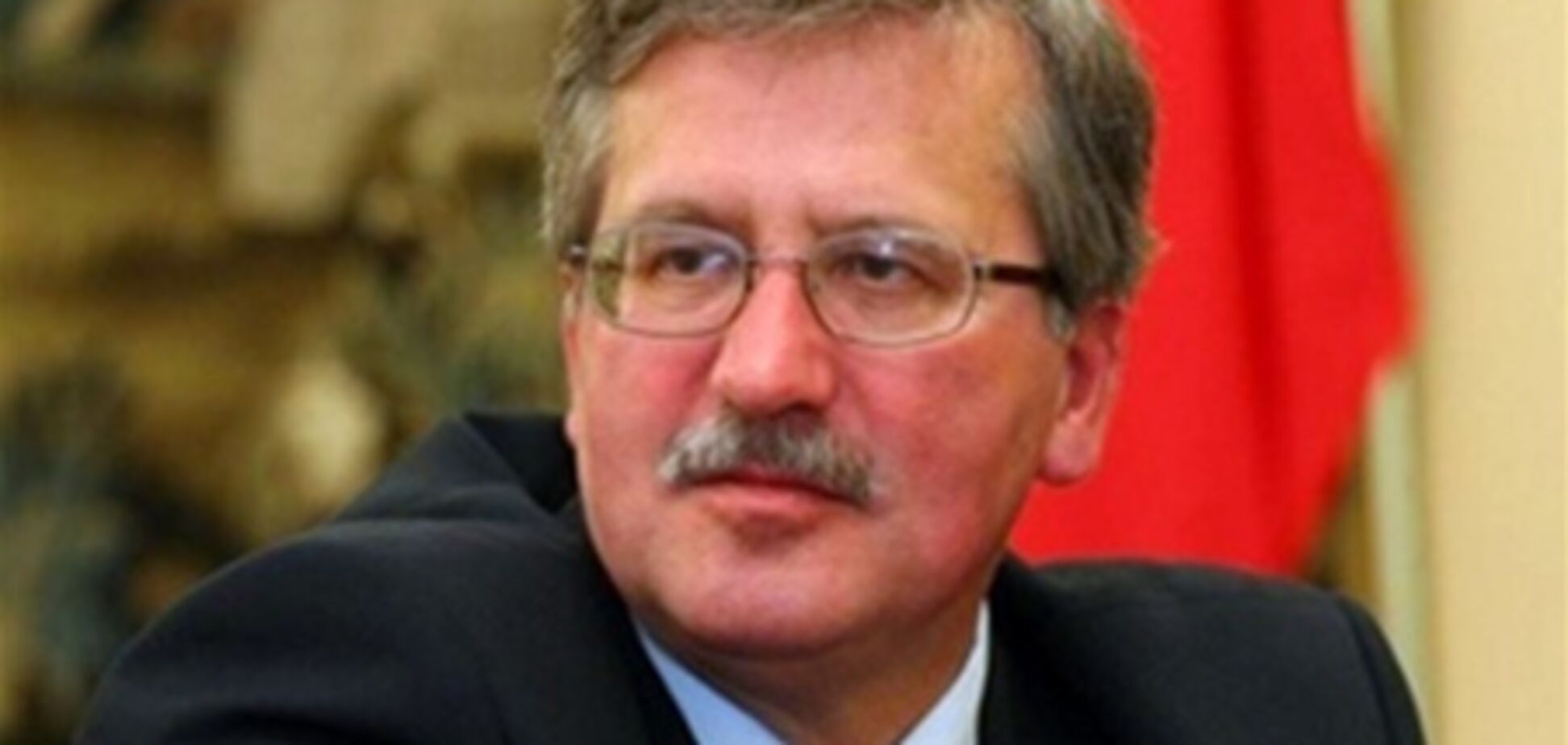 Коморовский возложит цветы в Смоленске