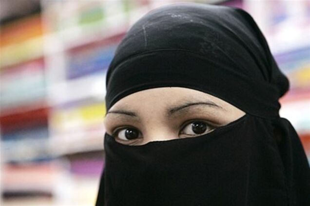 Во Франции теперь нельзя носить паранджу. Штраф – 150 евро