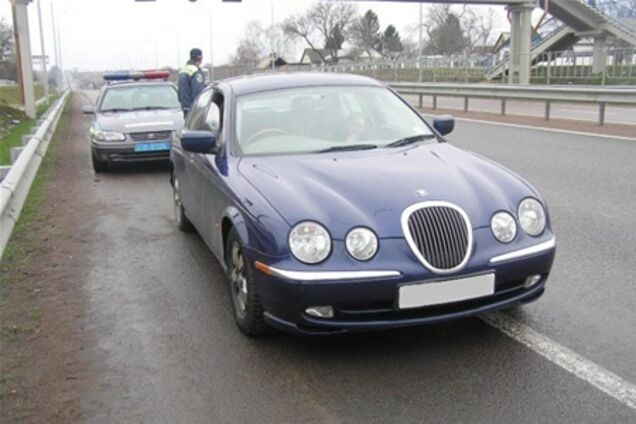 За превышение скорости водитель получил постановление о выдворении с Украины