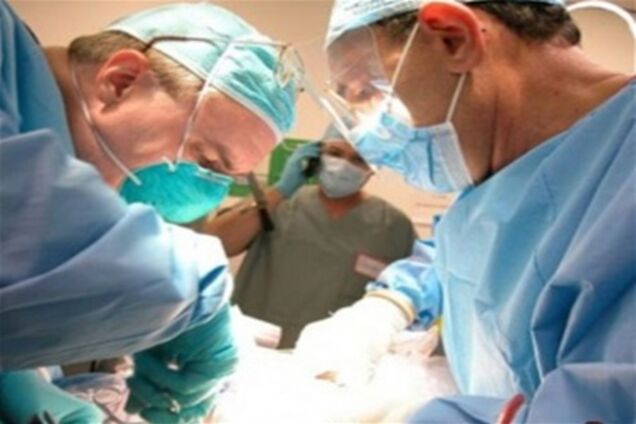 Врачей и учителей не будут наказывать за подработку и подарки