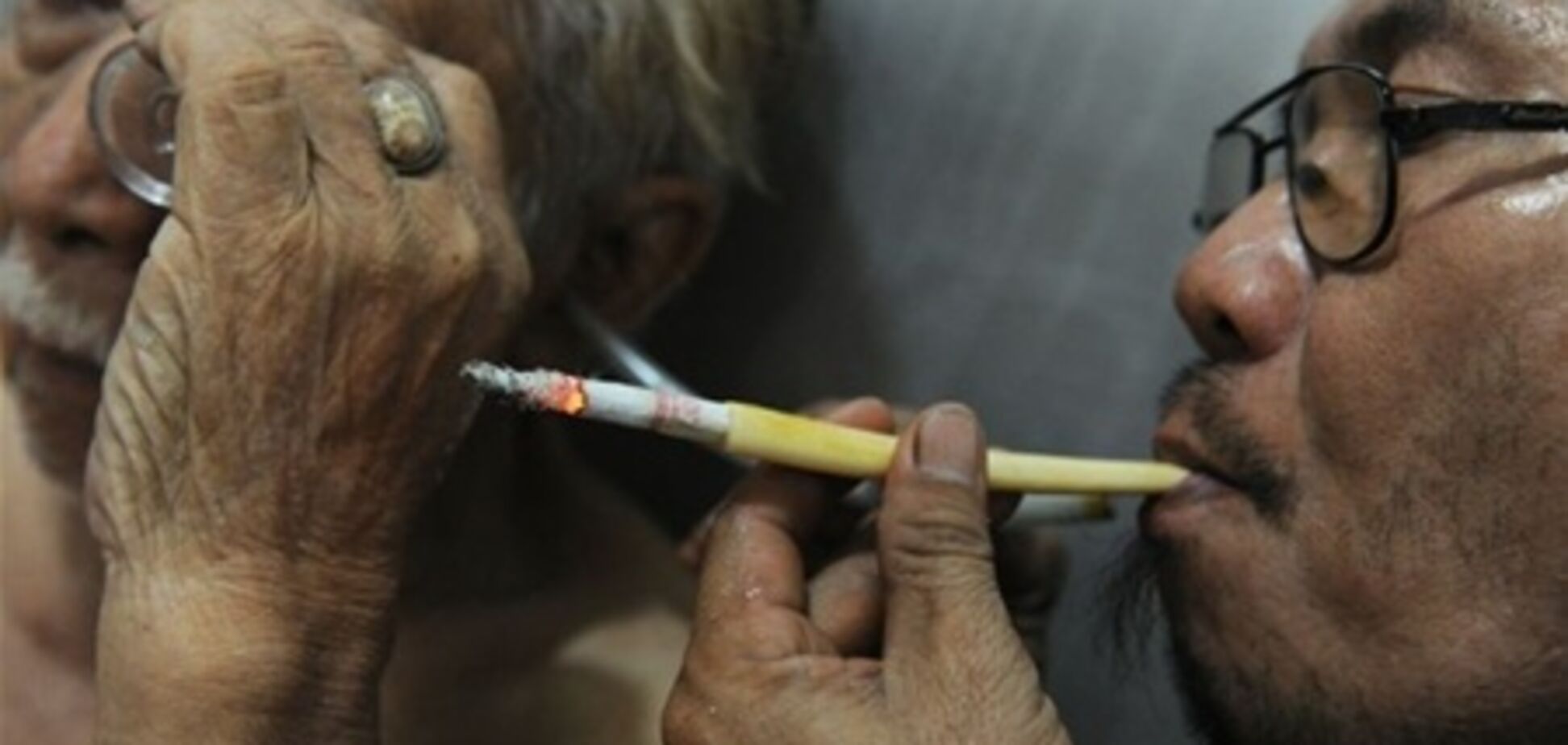 Новый способ лечения рака табачным дымом. Фото