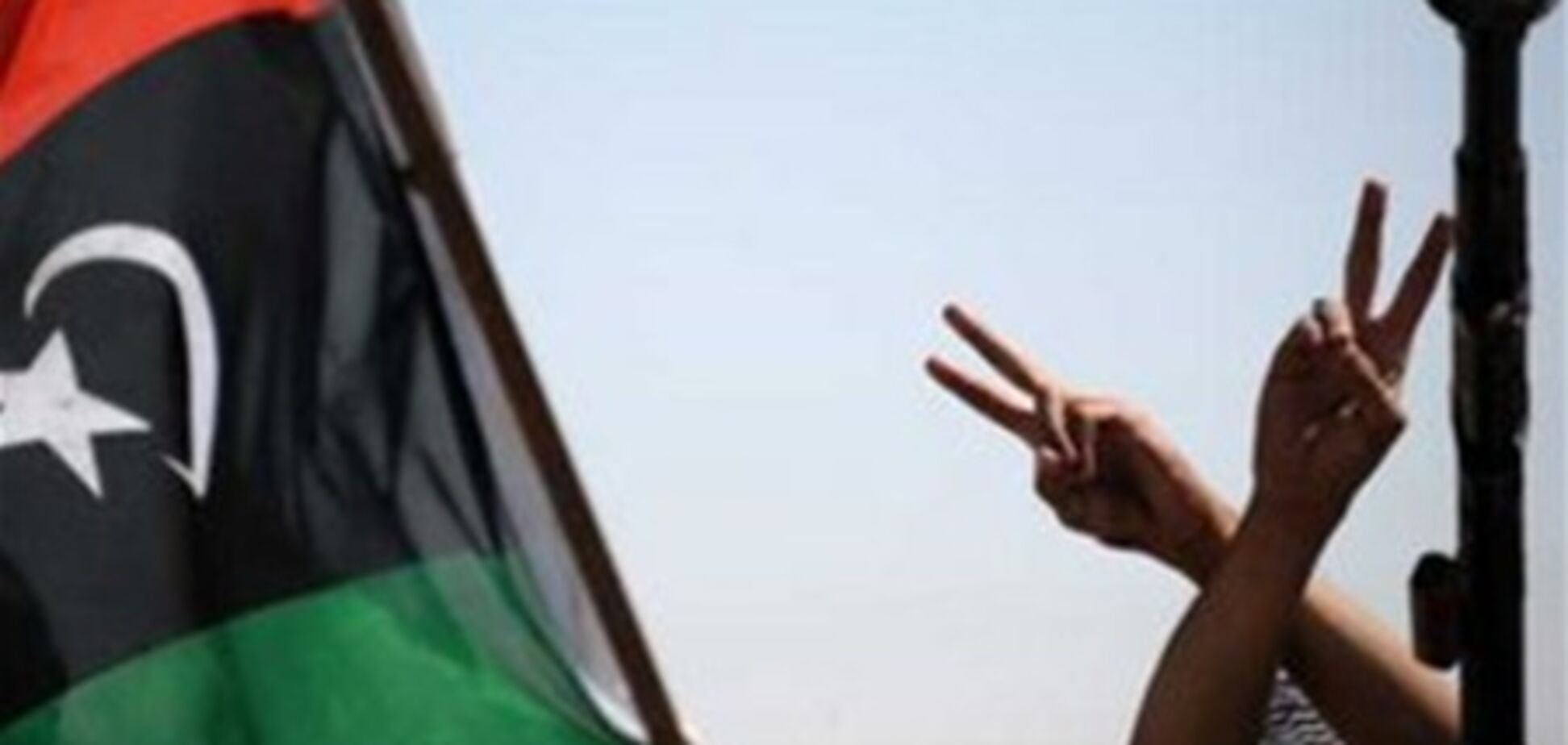 Франция и Британия договорились усилить удары по Каддафи