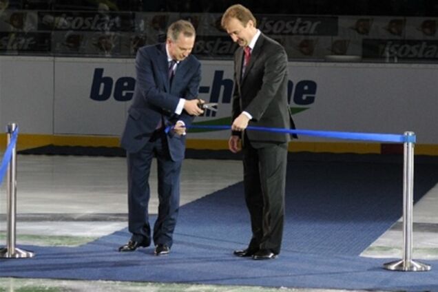 Новий спортивно-льодовий