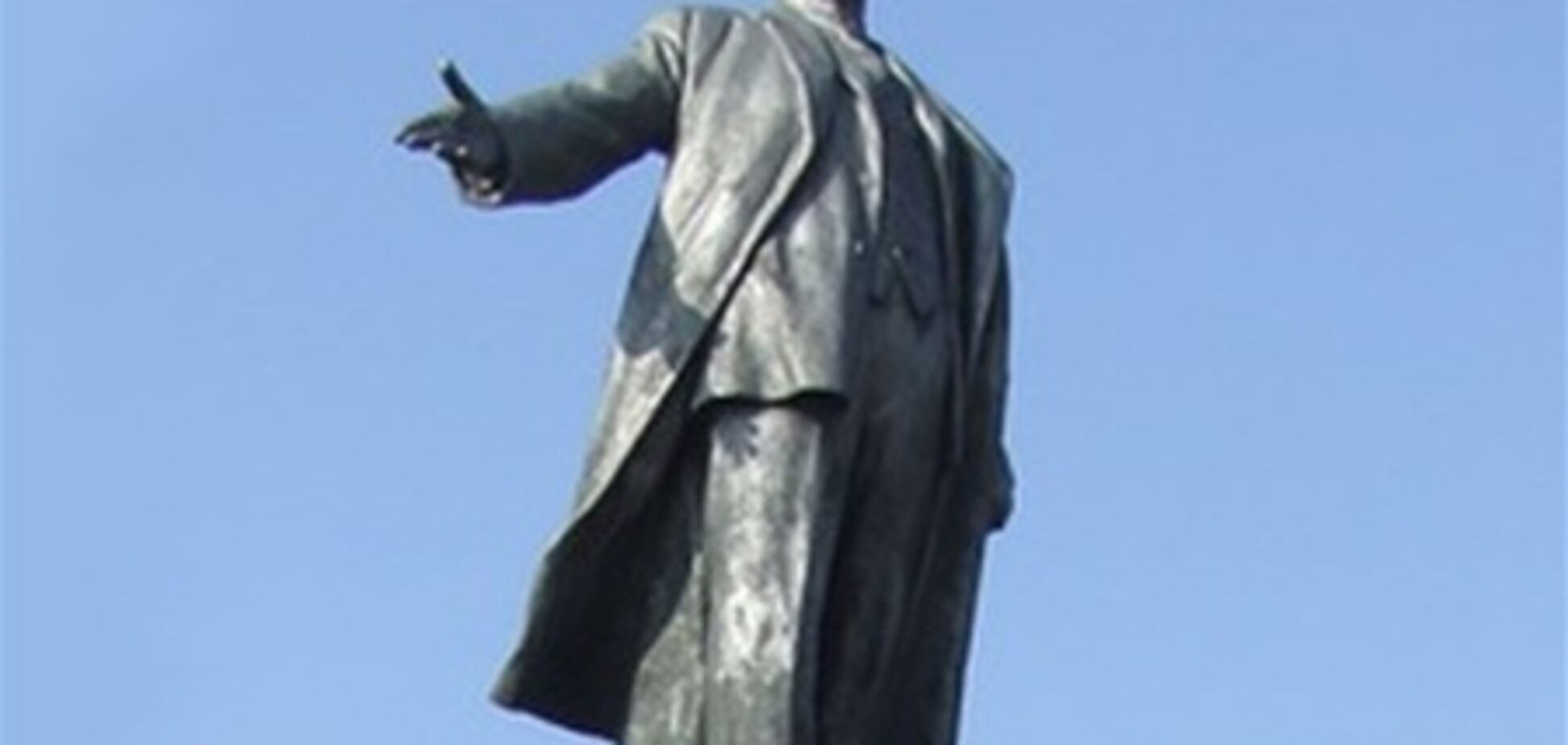 На Полтавщині хулігани звалили 4-метрового Леніна