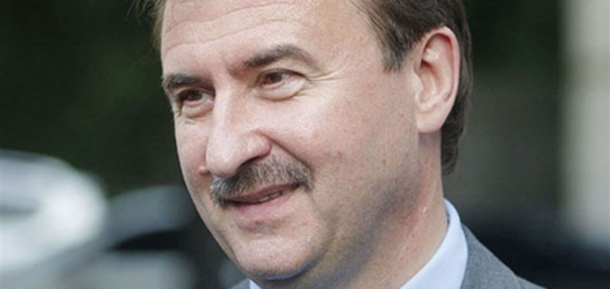 Попов з віником прибирав Парк Слави