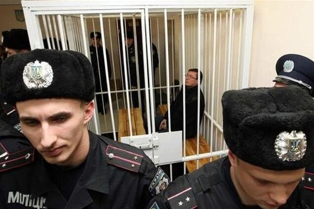 Прокуратура намерена продлить арест Луценко