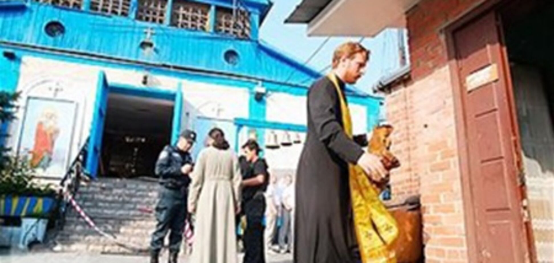 Запорізьких паламарів примушували їсти помиї і віджиматися від підлоги в наручниках