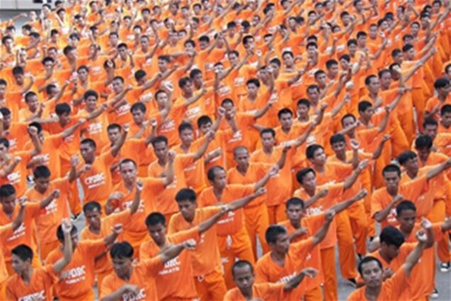 Массовый танец заключенных на Филиппинах