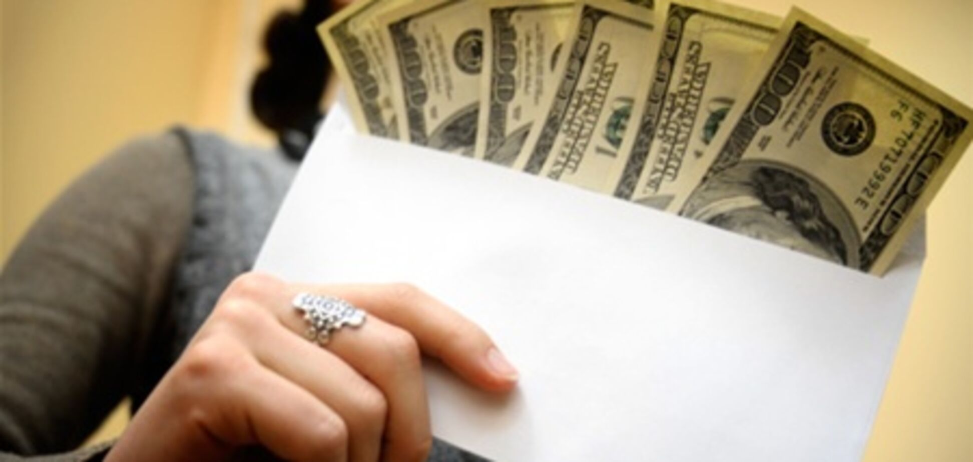 За выплату зарплаты в конвертах будут сажать на 5 лет