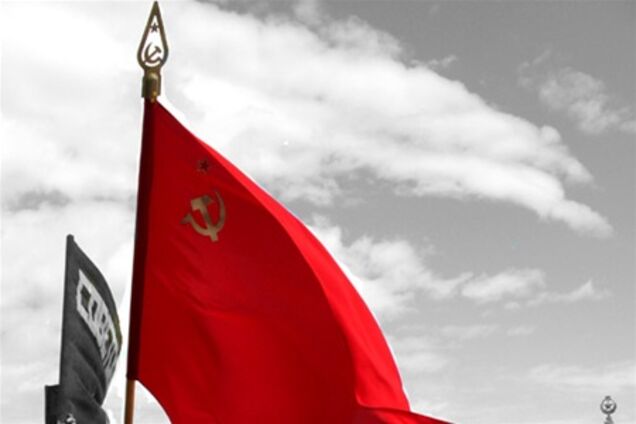 ВР узаконила красное знамя на День Победы