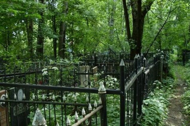 Поминальні дні: як будуть рабо тать київські кладовища 