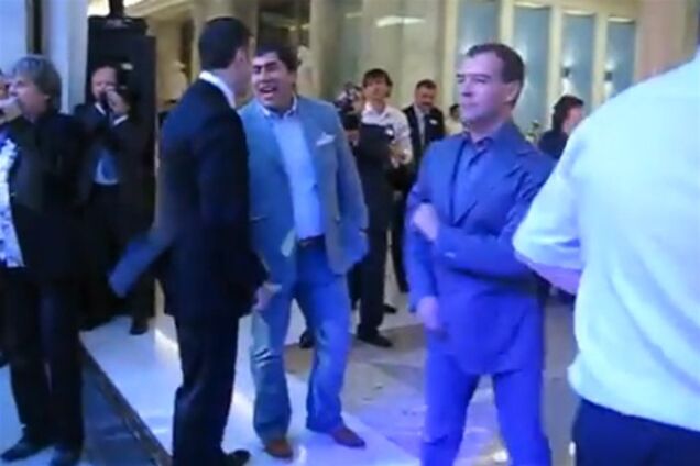 Президент России прокомментировал свое выступление 'Медведев танцует'